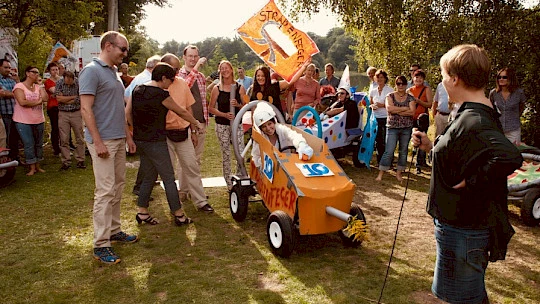 Teambuilding Seifenkistenrennen präsentieren